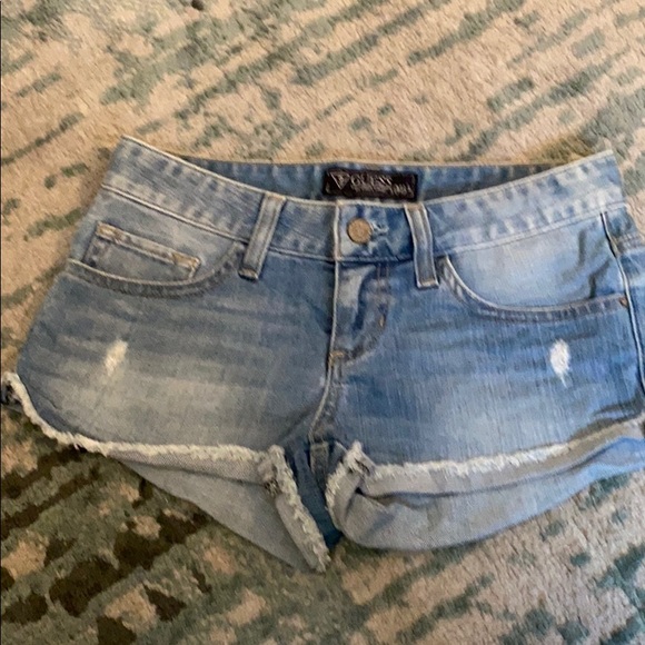 Guess booty short - Picture 1 of 4